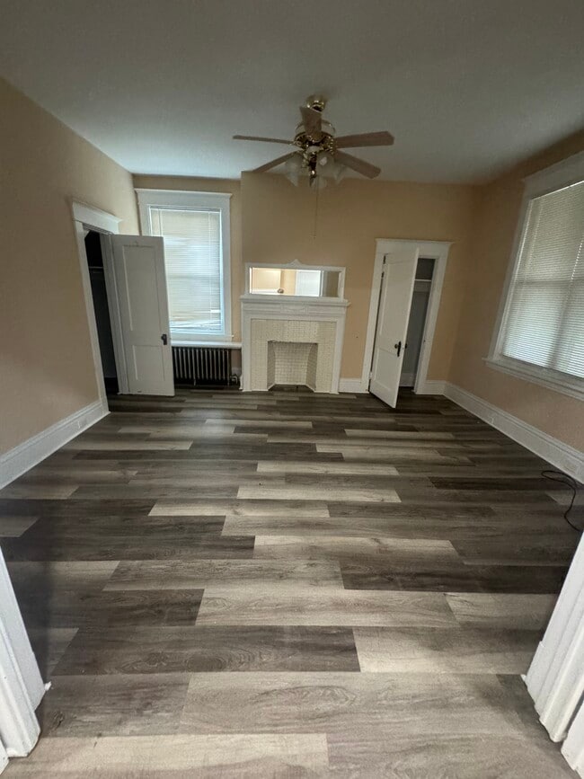 Building Photo - 1415 Dormont Ave Unit 1st Floor Rental