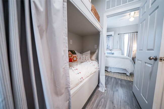 Building Photo - 242 Ulrich Ln