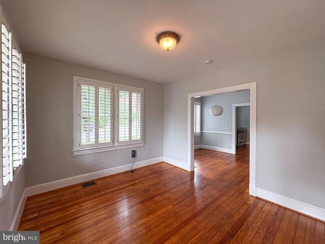 Photo - 27 W Wyatt Ave