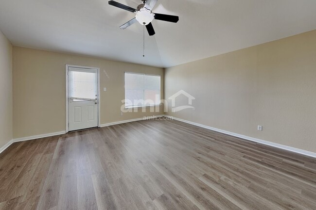 Photo - 160 Bloomsbury Dr