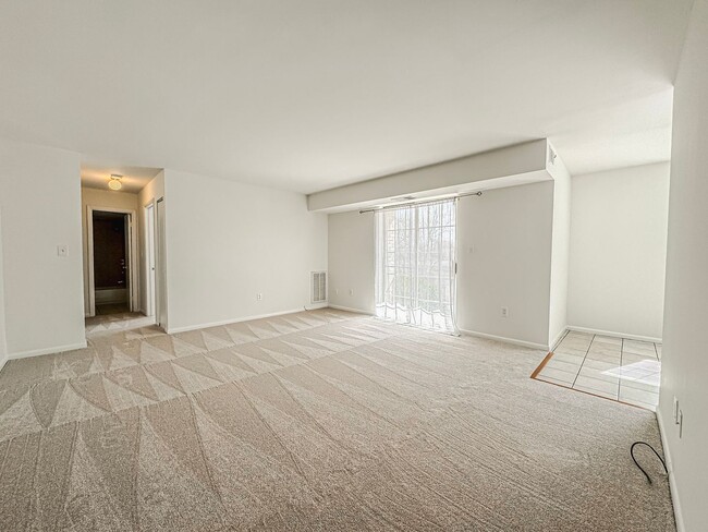 Photo - ***Coming Soon*** Sun-filled 1 Bed 1 Bath Condo In Scenic River Terrace - Water Included! Unit 102