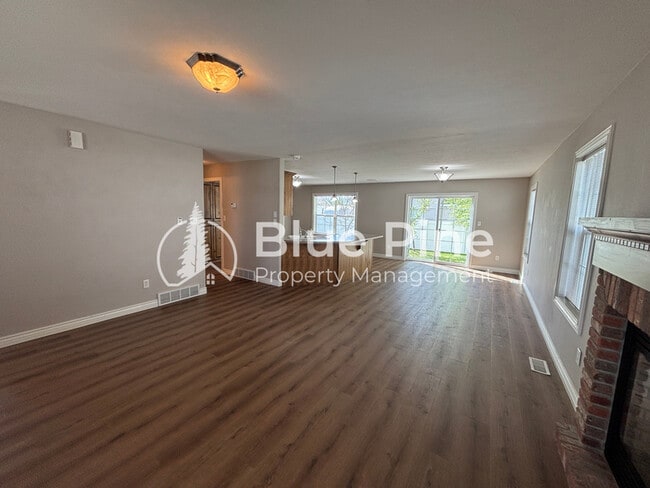 Photo - 1624 Summer Way