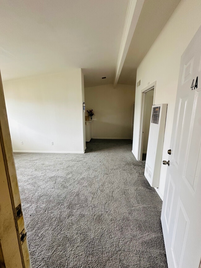 entrance (tall ceilings) - 3834 Glen Arbor Dr