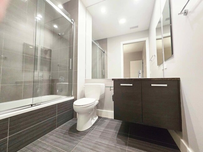 Photo - 1100 W Adams St