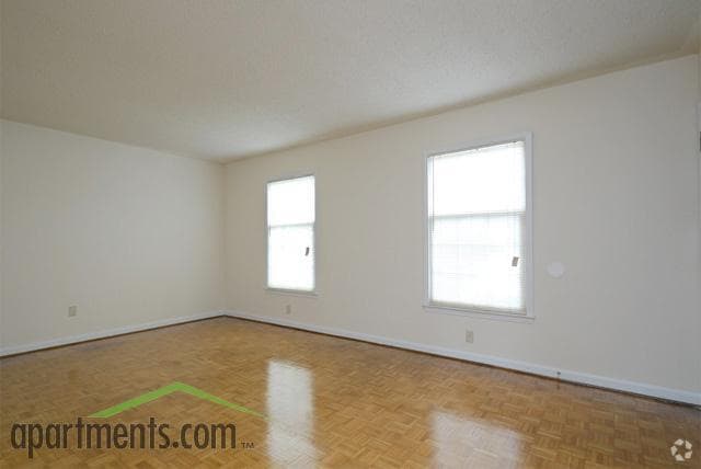 Living Room - Chestnut Arms Apartments