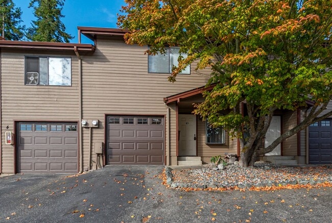Building Photo - 3 BR / 2.5BA Townhouse Condo – Woodside Co...