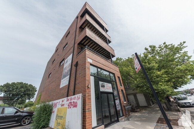 Building Photo - 2248 W Irving Park Rd Rental
