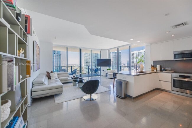 Building Photo - 68 SE 6th St Unit 2312