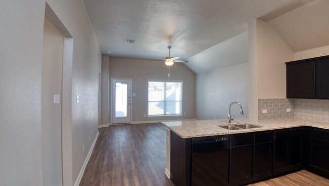 Photo - 607 Fallbrook Dr