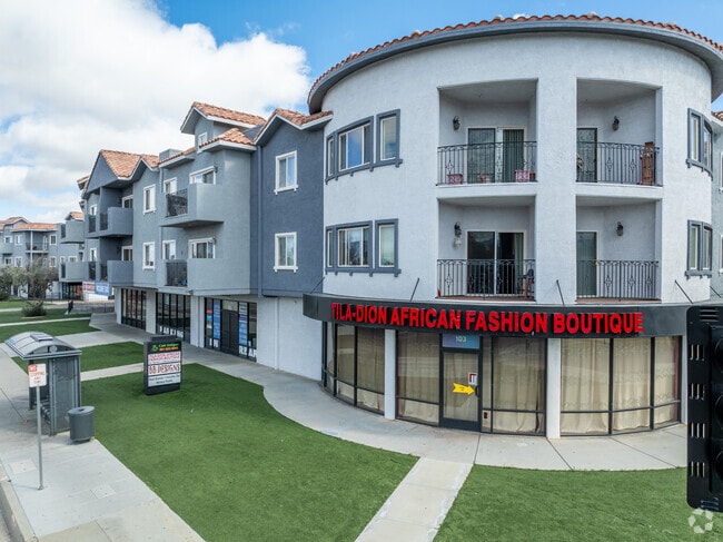 Arbor Grove Retail Building