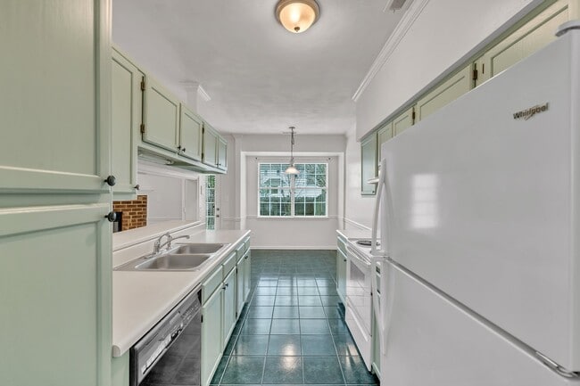 Photo - 518 S Lake Cir