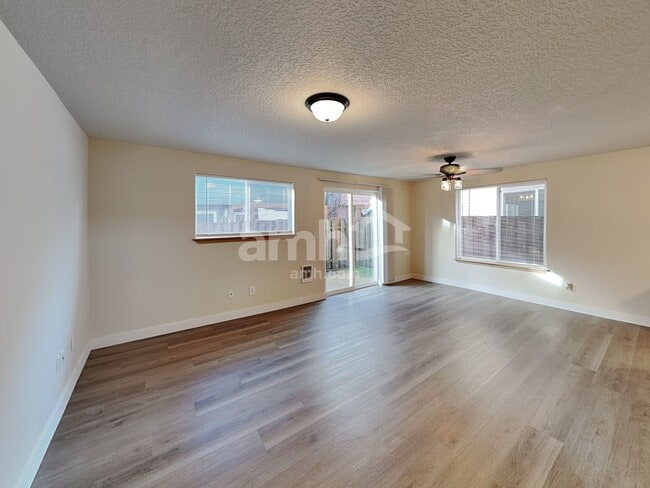 Photo - 465 Donna Dr