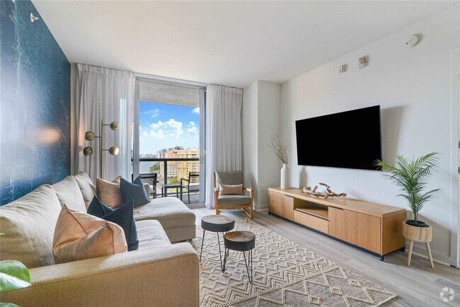 Building Photo - 2602 E Hallandale Beach Blvd Unit ID1227525P Rental