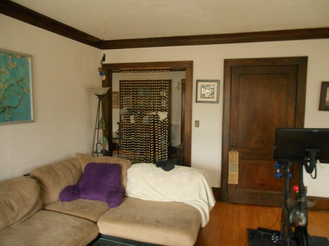 1305 W 34th St