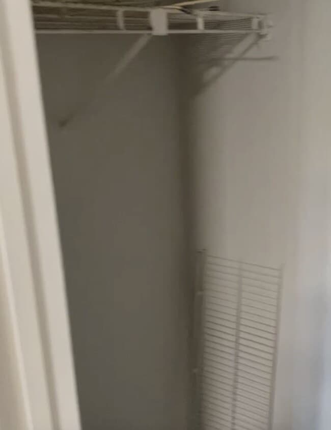 Armario en el dormitorio - 126 Blue Point Way Unidad 110