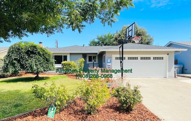 Building Photo - Remodeled Home in Great Location w/ Award ...
