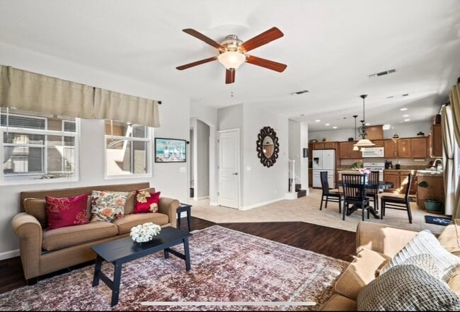 Photo - 962 Heritage Way