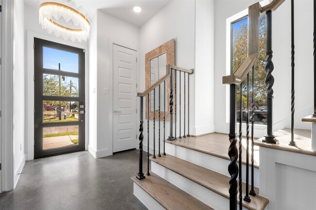 Photo - 1122 Ennis St