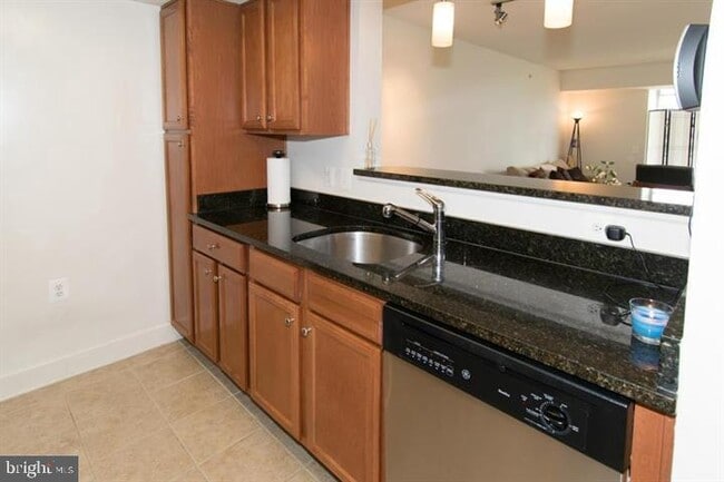 Building Photo - 11800 Sunset Hills Rd Unit 919
