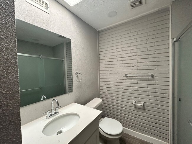 Building Photo - 219 Marshall St Unit 202