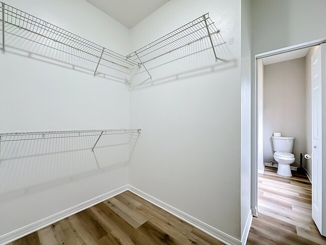 Photo - 57 Renshaw Dr