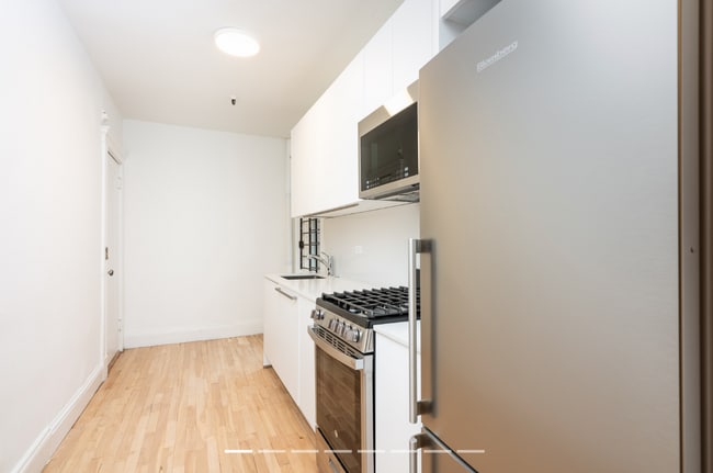Building Photo - 280 Chestnut Ave Rental