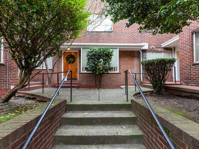 Patio principal - Elite Court Apartments