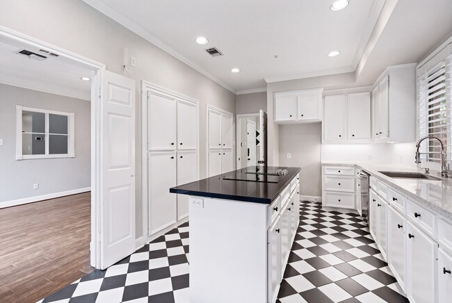 Photo - 230 Lakeside Blvd