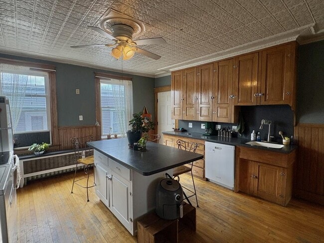 Photo - 190 East Ave