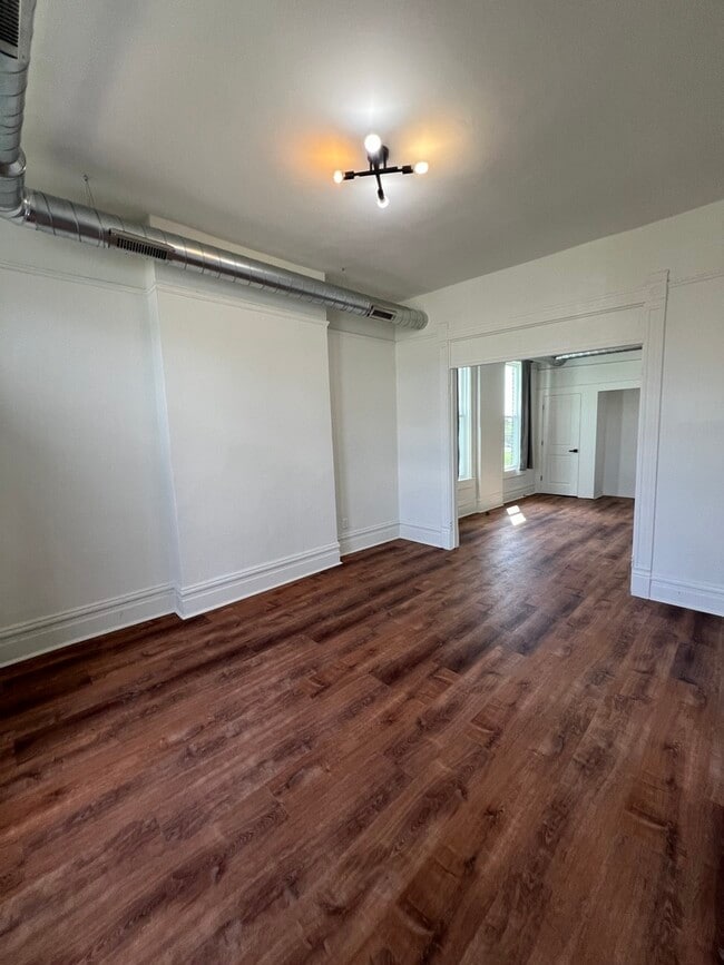 Photo - 5032 S Prairie Ave