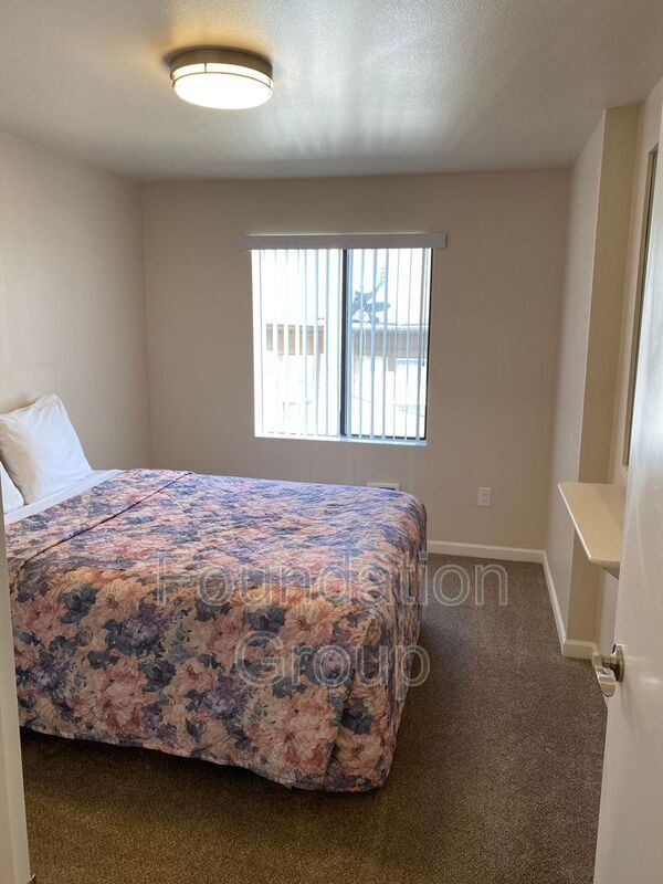 Photo - 400 10th Ave