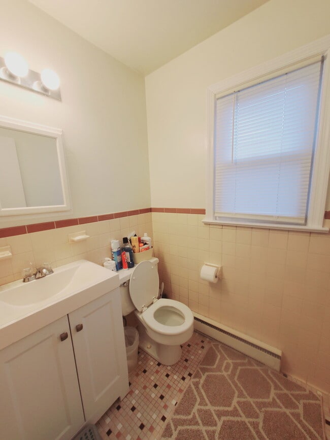 Photo - 313 Flax Hill Rd