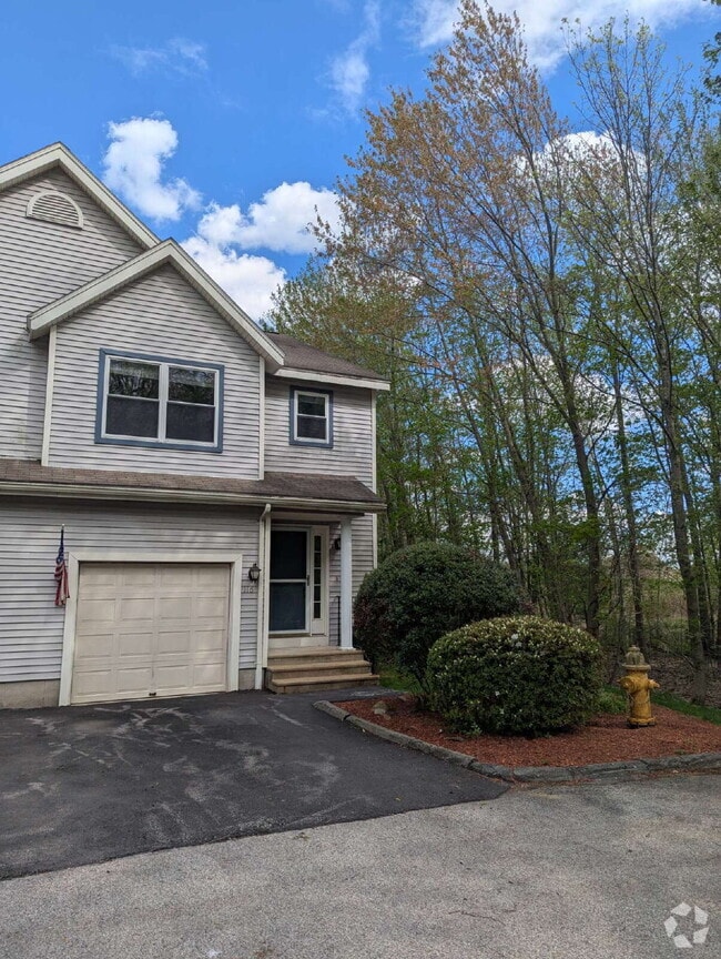 Building Photo - Immaculate End Unit 42.232987, -71.756505 Rental