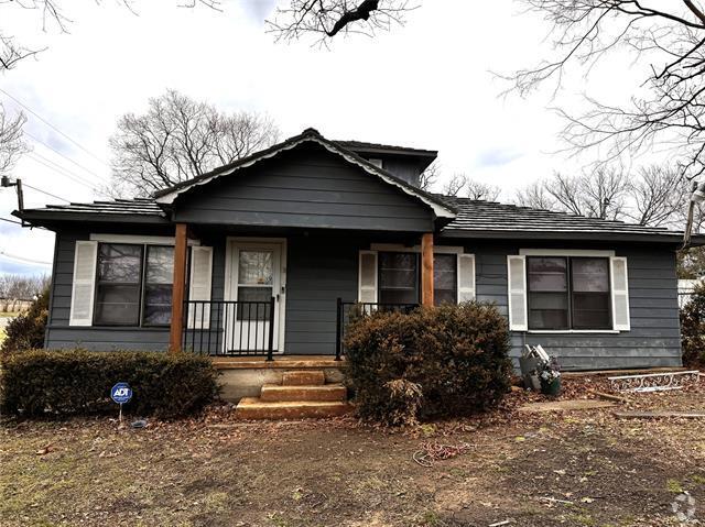 Building Photo - 1930 S Austin Ave Rental