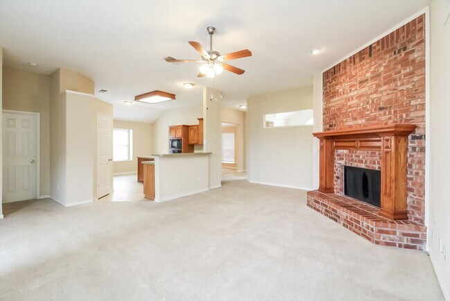 Photo - 1554 Cardigan Ln