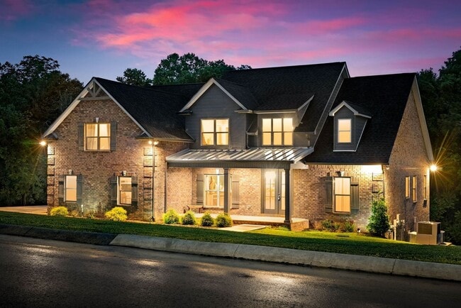 Photo - Stunner West of Nashville