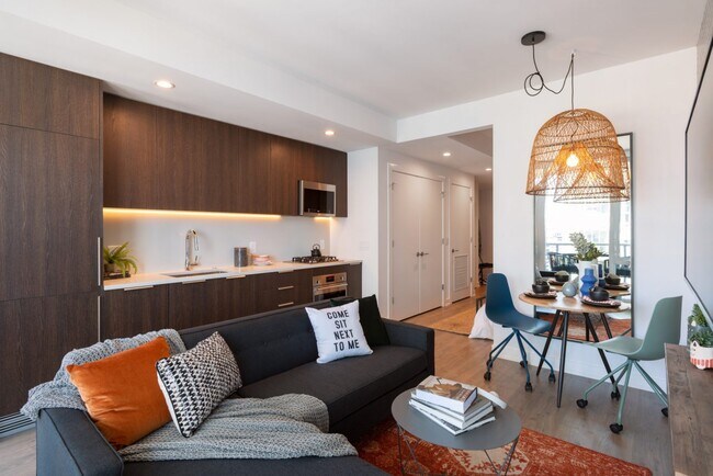 Building Photo - 300 W Hill St Unit 705 Rental