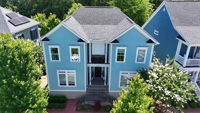 Building Photo - Upscale Living in Village Walk