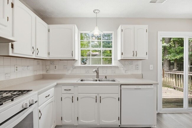 Photo - 11240 Rotherick Dr