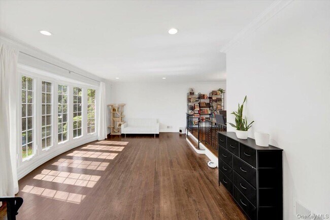 Photo - 270 Victory Blvd