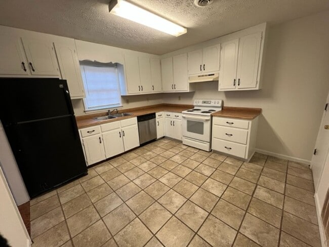 Photo - 2 bed 1 bath duplex in Bogart!
