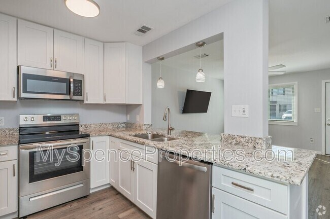 Building Photo - 710 Legion Dr Unit P4 Rental