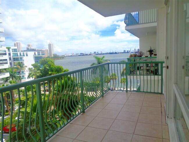 Photo - 1408 Brickell Bay Dr Unidad 613