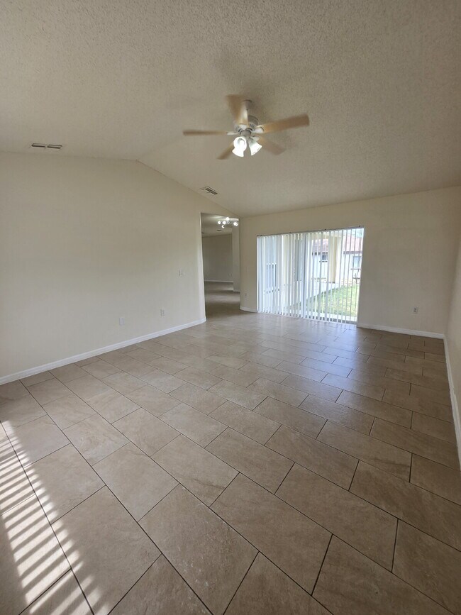 "Charming 3-Bed, 2-Bath Haven in Spring Hill – Your Perfect Florida Retreat!"
