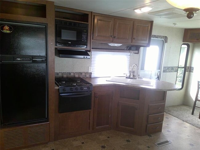 Photo - 19115 NE Miami Ct