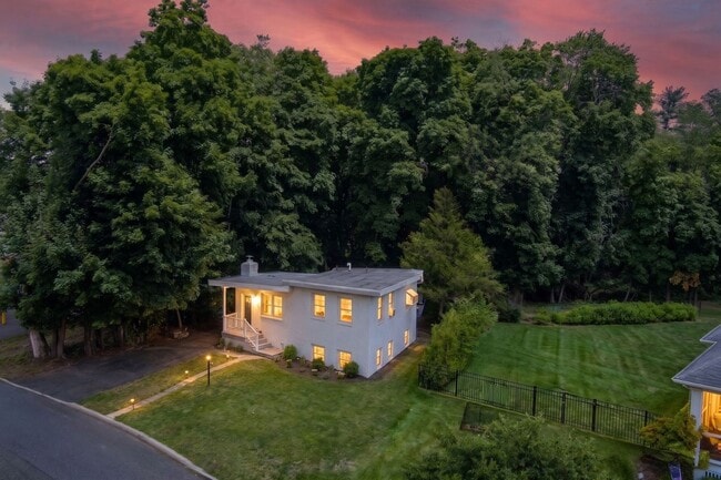 Photo - 221 Lakeview Dr