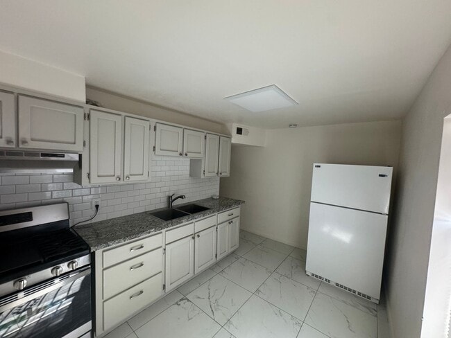 Photo - 332 W Illinois St Unidad 2