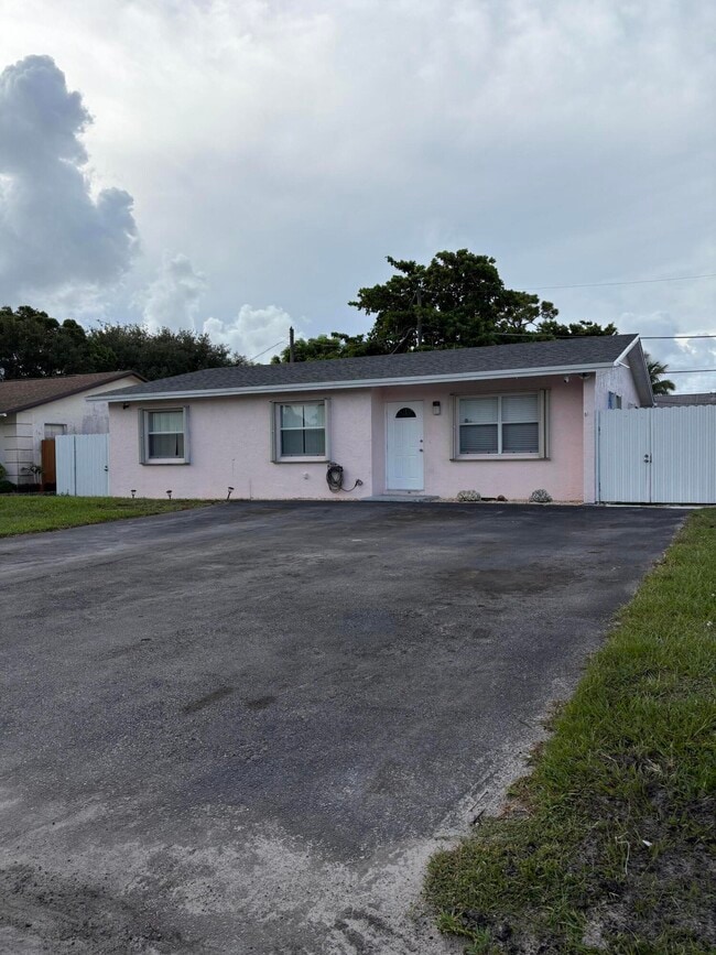 Building Photo - 4609 Pruden Blvd Rental