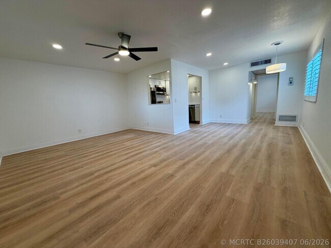 Photo - 207 Tuscany Ln Unit 207