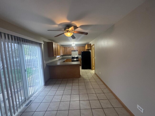 Photo - 655 Winston Dr